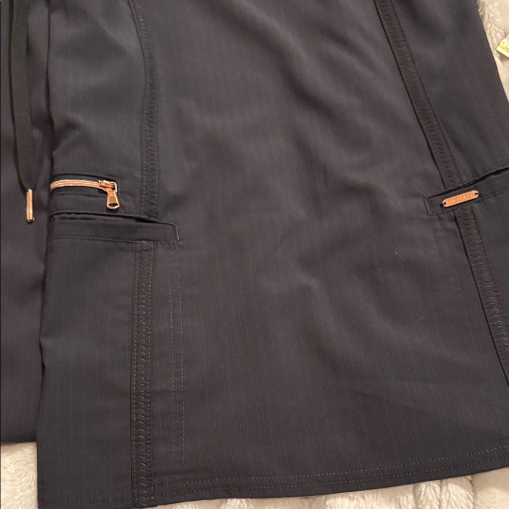 Cherokee Charcoal Scrub Set - Picture 4 of 6